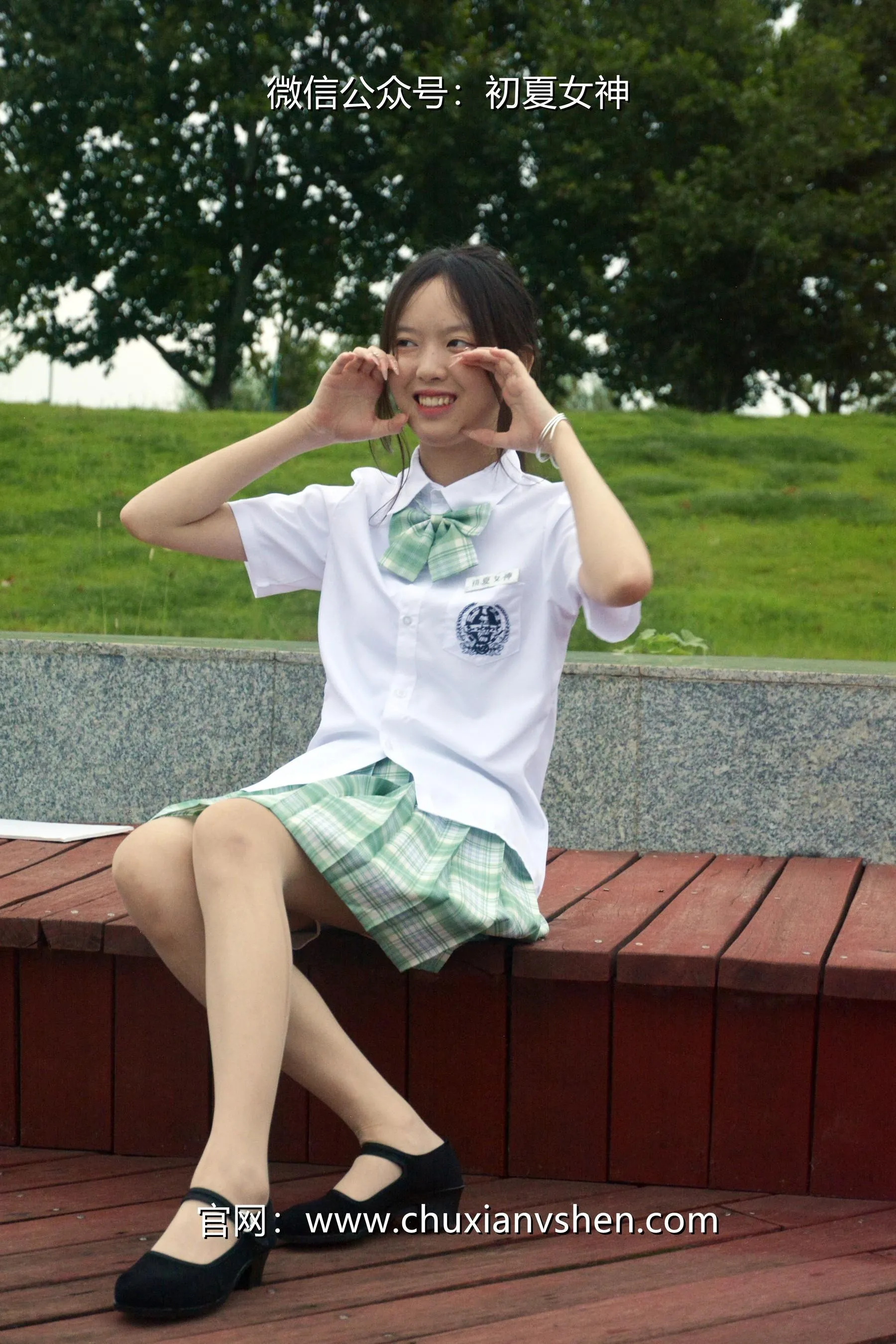 初夏女神 NO.029 情情 绿色JK套 [72P]插图1